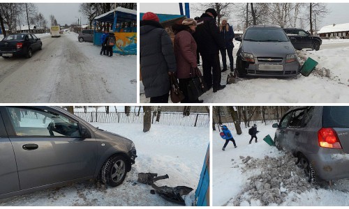 В Кировской области машина врезалась в остановку общественного транспорта