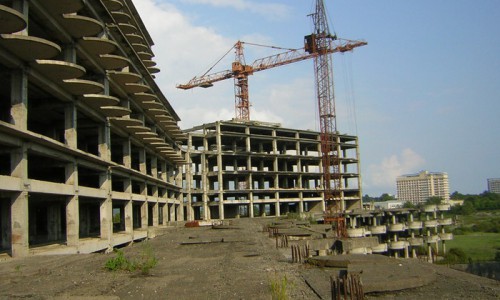 В Кирове на Щорса строится рынок в несколько этажей