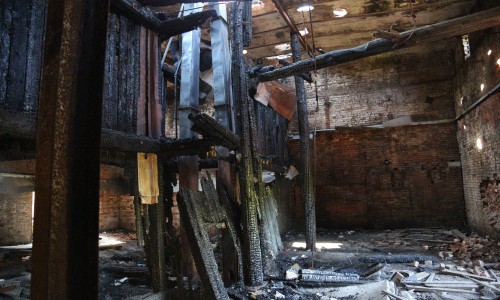 В Кирове 20 спасателей тушили спичечную фабрику