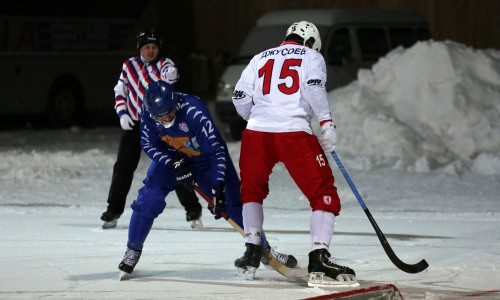 Фоторепортаж: как кировская "Родина" сыграла с лидером чемпионата командой "Енисей"