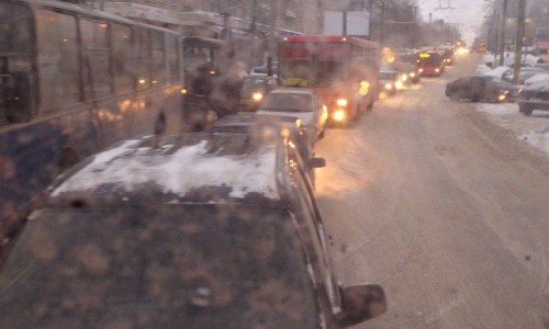 Утро в Кирове: половина жителей города встала в пробках
