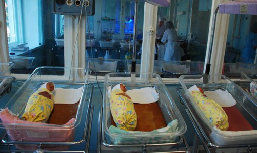 Госдума приняла закон о продлении программы материнского капитала