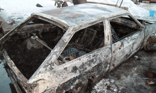 Кировчанин решил отомстить своей соседке и поджег ее автомобиль