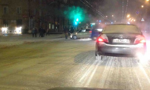 В Кирове транспортный коллапс: авто стоят в пробках на всех центральных улицах