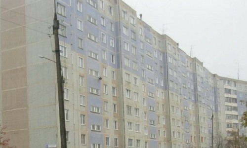 В Кирове с восьмого этажа своего дома упал 14-летний подросток