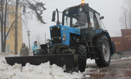 Гололед в Кирове должны устранить в течение дня