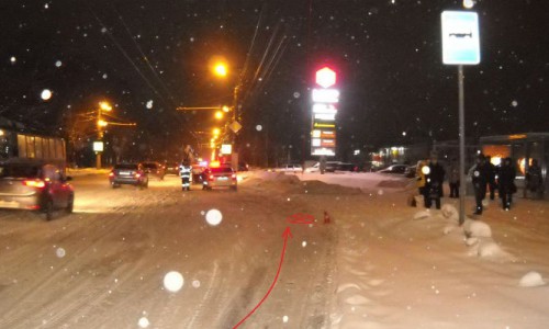 В Кирове автобус, отъезжая от остановки, сбил пешехода