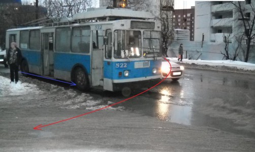 В Кирове женщина за рулем иномарки подрезала троллейбус: пострадала пассажирка