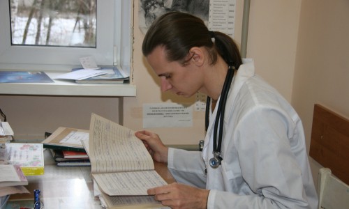 Восьми врачам из Кировской области выплатят по миллиону рублей