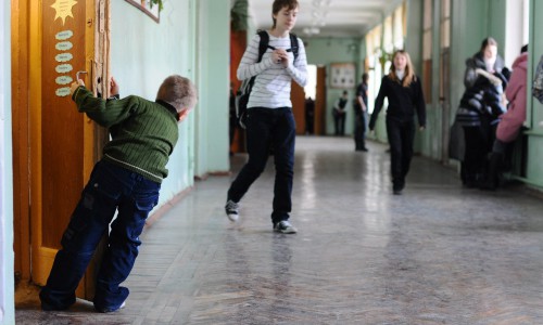 Причиной смерти кировского школьника могли стать оценки и замечания в дневнике