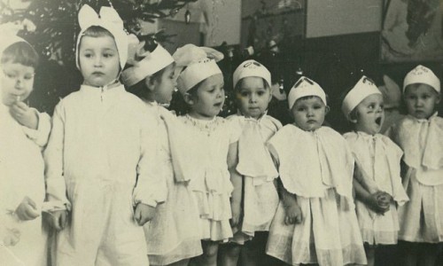 Новый год - самый трогательный праздник: 12 фотографий утренников из прошлого