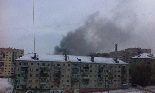 Очевидцы сообщили о пожаре на Верхосунской: столб черного дыма напугал кировчан