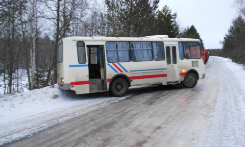В Кировской области КамАЗ врезался в рейсовый автобус