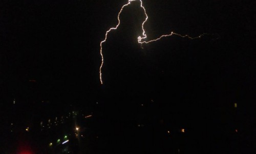 В небе Кировской области сверкнула зимняя молния