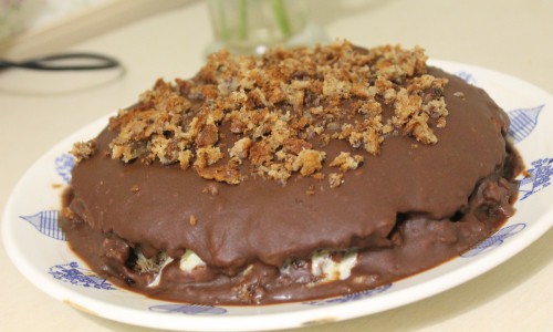 Домашний торт: шоколадно-банановый с орехами