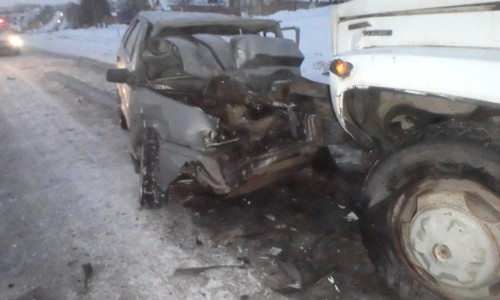 В Березино водитель без прав на «Ладе» въехал в грузовик