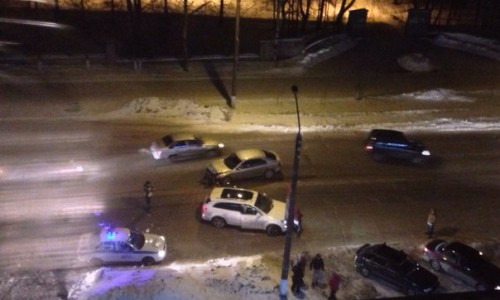 На Лепсе водитель, выезжая задним ходом, не заметил иномарку