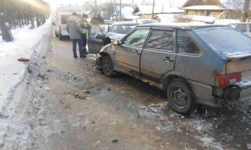 В результате лобового столкновения на Луганской пострадали пять человек