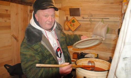 Бывший зэк из Кировской области создал общину для бомжей