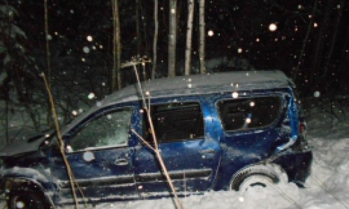 Иномарка улетела в кювет у моста в Кировской области: разбились насмерть два человека