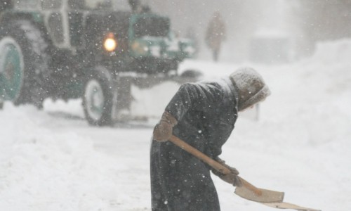 В администрации Кирова рассказали, какие улицы сегодня будут чистить от снега