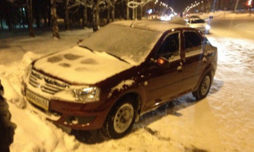 В Кировской области машина для уборки улиц наехала на иномарку и скрылась