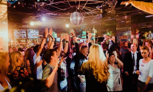 Сегодня вечеринка "Суперкач 90-2000хх" в РЦ NEON