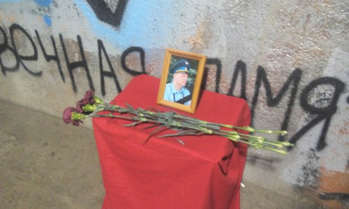 Кировчане поставили в переходе портрет летчика Сергея Румянцева