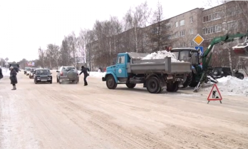 Кировчане сняли на видео ДТП, где девушка чудом осталась жива