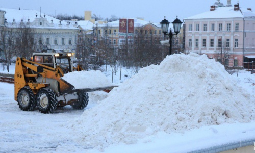 В Кирове за две ночи очистят от снега 10 улиц