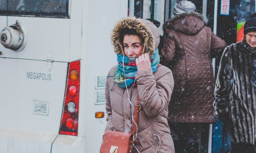 Снегопад в Кирове: город стоит в пробках, общественный транспорт отстает от графика