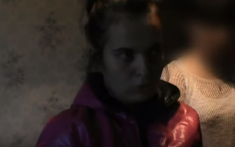 В Кирове 21-летняя мать двоих детей задушила пенсионера: молодой женщине суд вынес приговор