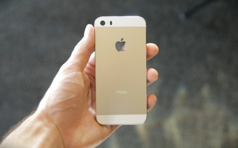В СМИ появилась информация о новом iPhone 5se, который поступит в продажу в апреле 2016 года