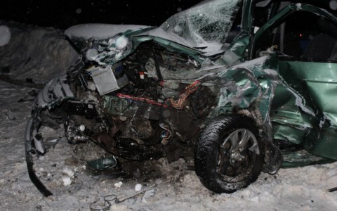 В Кировской области из-за столкновения двух машин погиб 24-летний водитель, еще четверо человек травмированы