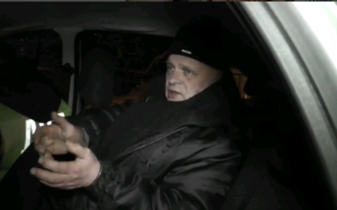 В Кирове пьяный пенсионер за рулем "четырнадцатой" перекрыл движение на улице Карла Либкнехта