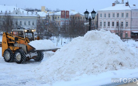Опубликован список улиц, с которых вывезут снег в выходные в Кирове