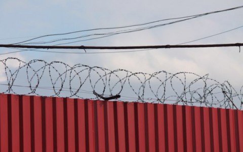 В Кировской области осужденный сбежал в присутствии 26-летнего сотрудника УФСИН