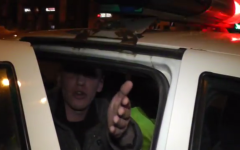 В Кирове задержали пьяного водителя Land Rover: парень плевался и угрожал журналисту