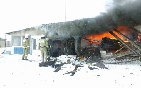 В Кировской области несколько сотрудников МЧС едва не погибли от взрыва