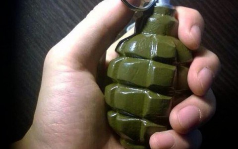 Чепчанин угрожал сотрудникам фирмы гранатой за то, что ему не выдали зарплату