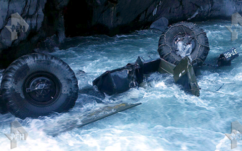 В Дагестане грузовик упал в пропасть: в машине находился кировский полицейский