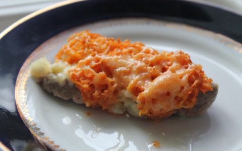 Готовим мясо: свинина под морковной "шубкой"