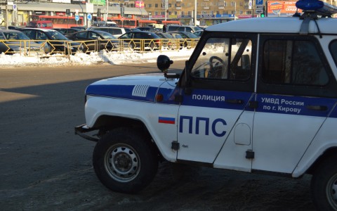 В Кирове в аварию попал полицейский «уазик»