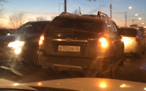 Авария на Воровского: на мосту столкнулись три машины