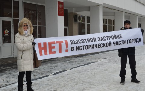 Пикет против застройки исторической части Кирова поддержали петербуржцы