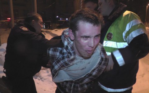 В Кирове ночью бесправник за рулем Audi протаранил патрульное авто