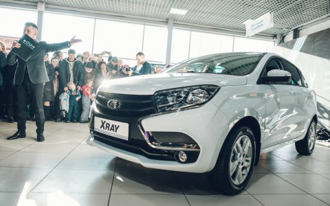 Гости праздника в LADA Центр Киров получили подарки и заряд позитива