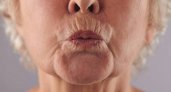 Плохое зрение и поджатые губы: что провоцирует морщины и как с этим бороться