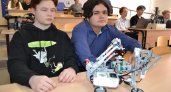 Кировчане создали робота, который собирает кубик Рубика за четыре минуты