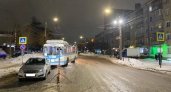 В Кирове троллейбус протаранил Opel Astra: пострадала 18-летняя девушка
